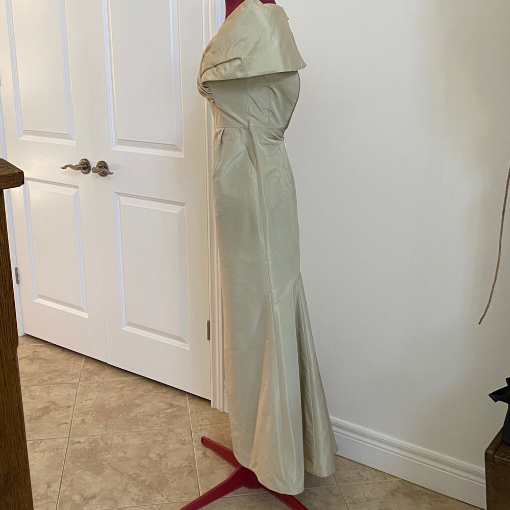 Ross Mayer Portrait Collar Formal Gown Size 2 - Picture 5 of 16